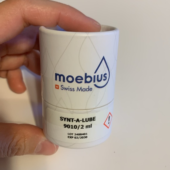 SYNT-A-LUBE Moebius 9010 2ml for for pallets lubrication SWISS MADE 02/2030 - Picture 1 of 4